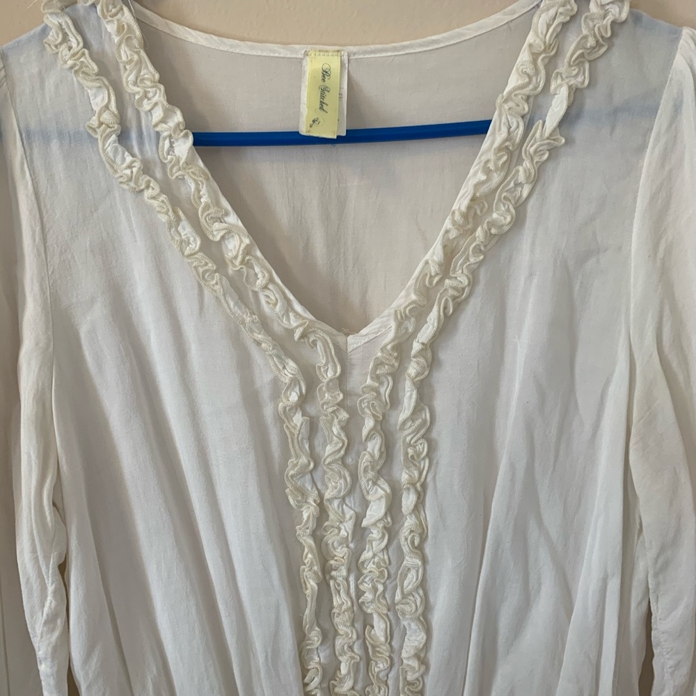 Bee Stitched ivory sheer pheasant blouse size L